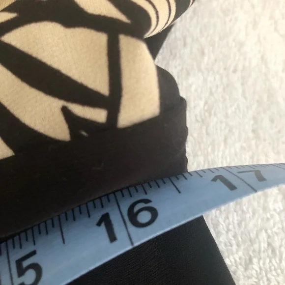 Scarlett Short Sleeves V-Neck Midi Patterned Dress - Picture 7 of 8